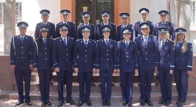 16 absolvenţi ai instituţiilor de învăţământ a Ministerului Afacerilor Interne s-au prezentat la sediul Inspectoratului de Poliţie Judeţean Bacău, pentru a fi numiţi în funcţie potrivit pregătirii